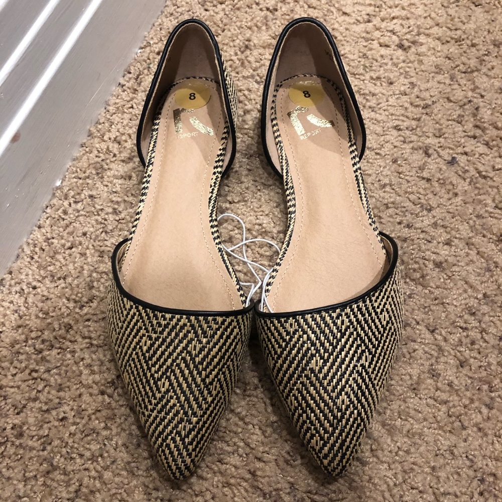 REPORT Pointed Toe Flats - size 8